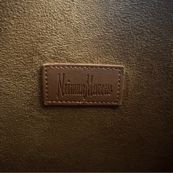 Neiman Marcus Minimalist Brown Leather Shoulder Bag - Picture 2 of 11